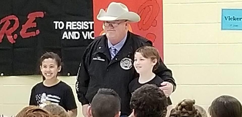 Sheriff Singleton with two young DARE students